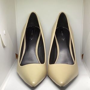 Classic Nude Pumps